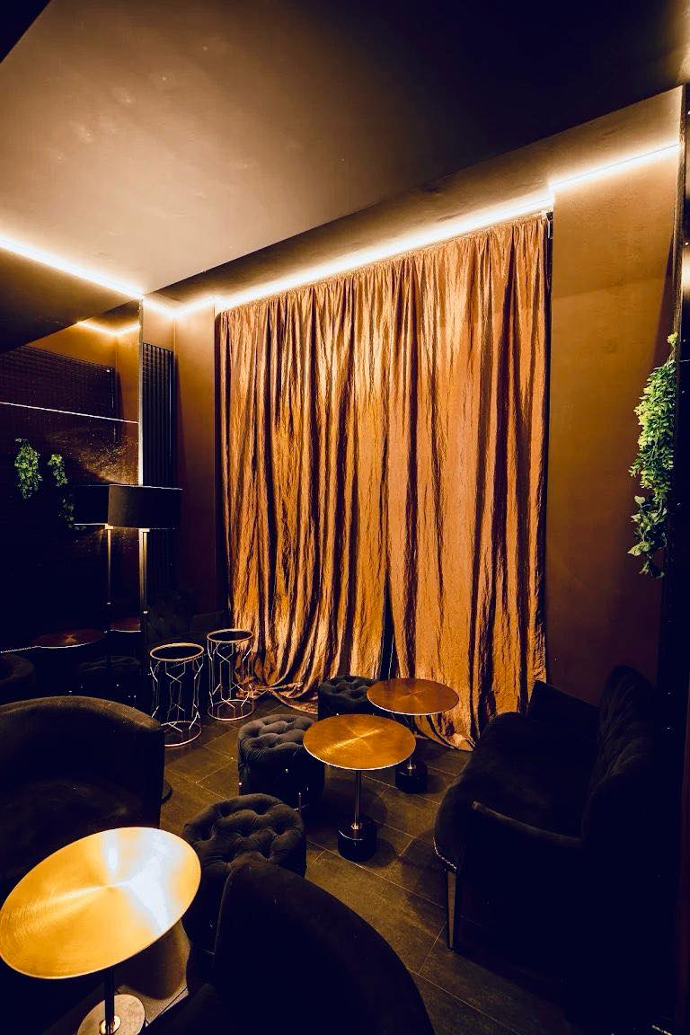 Lounge image 8
