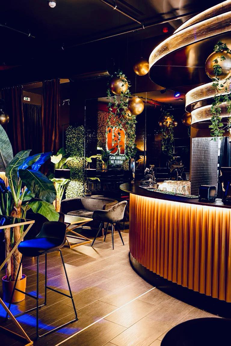 Lounge image 11