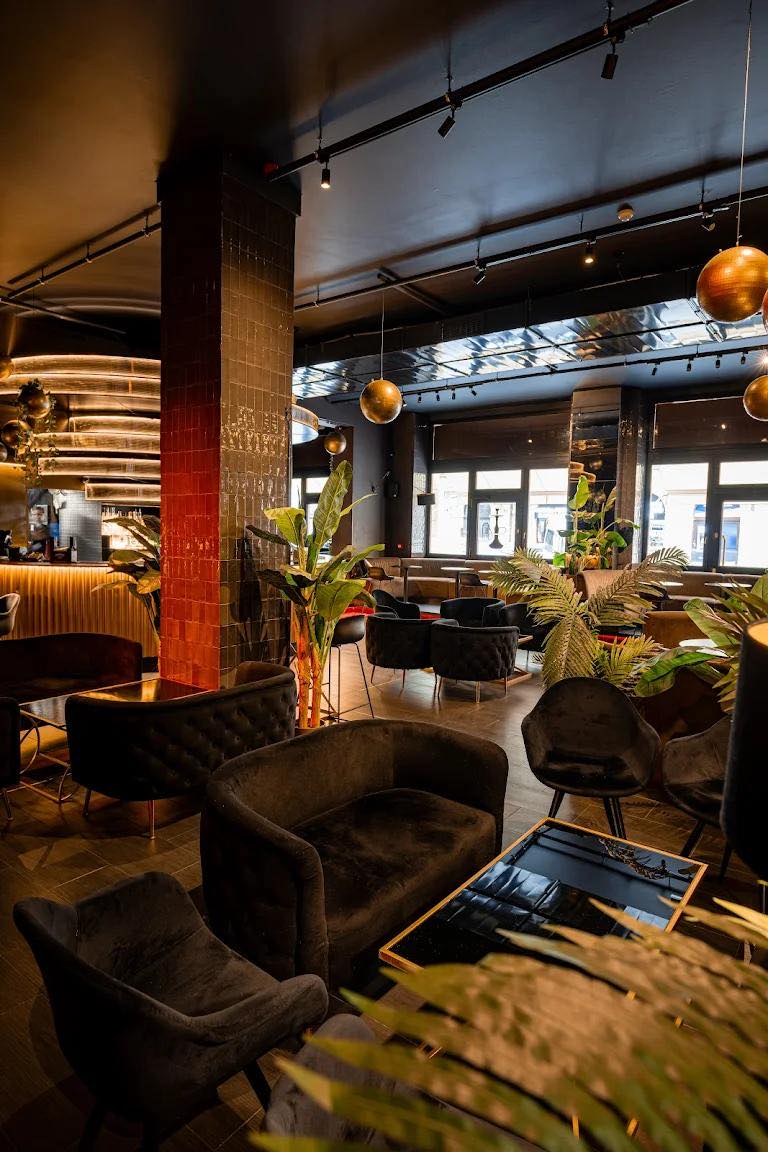 Lounge image 12