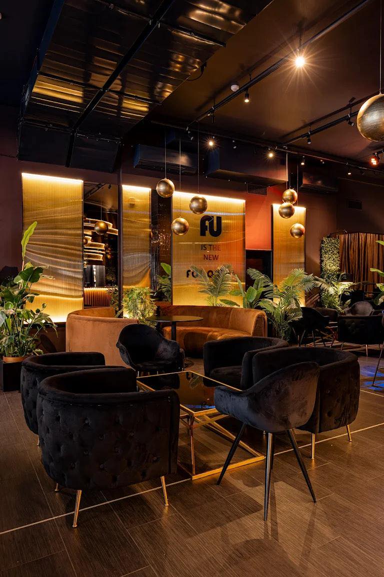 Lounge image 9